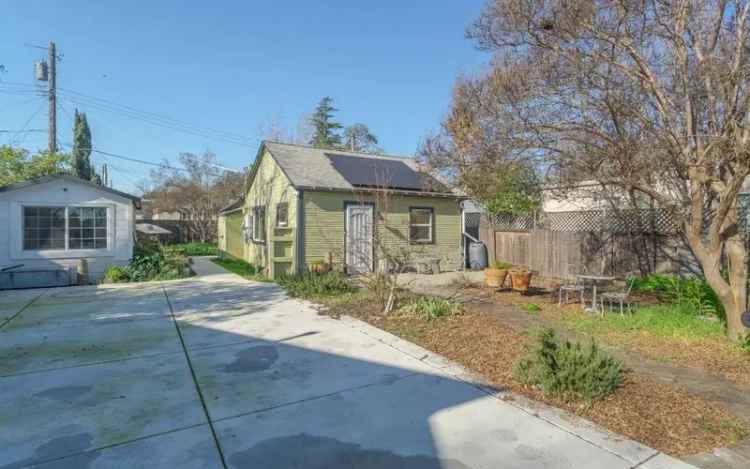 Single-family house For Sale in 3620, 44th Street, Sacramento, California