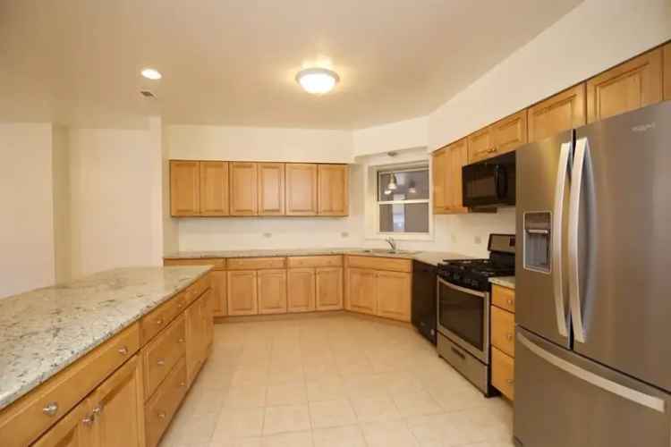 Rogers Park 4 Bedroom 2 Bathroom Apartment for Rent