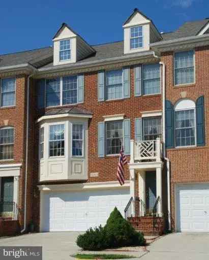 Fairfax Townhouse for Rent - 3 Beds, 2.5 Baths, Modern Kitchen, Large Deck