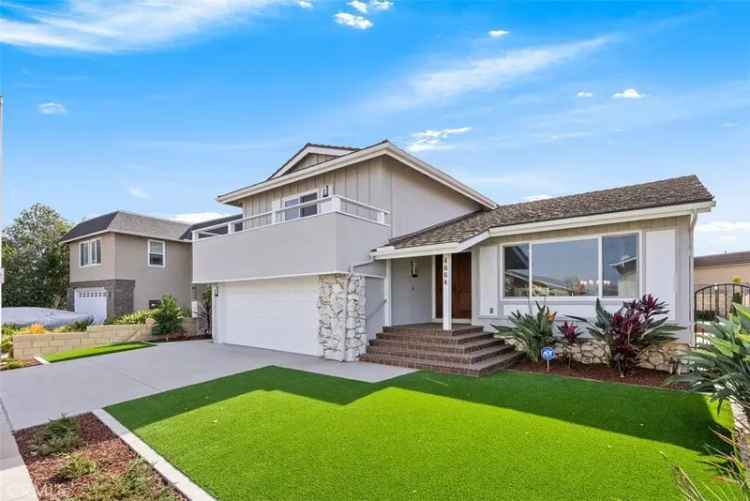 Single-family house For Sale in 4664, Candleberry Avenue, Seal Beach, California