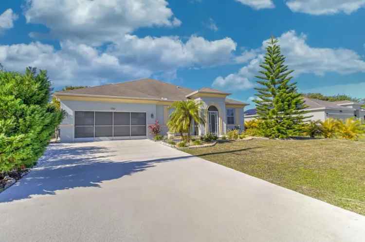 Single-family house For Sale in 4442, Southwest Savona Boulevard, Port Saint Lucie, Florida