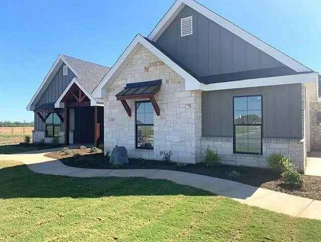 Single-family house For Sale in Richards, Texas