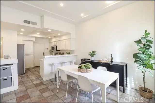 Single-family house For Sale in 82,84,86,88,90,92,94,96,98,100, Carlsbad Lane, Aliso Viejo, California