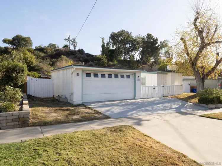 Single-family house For Sale in 3559, Marlesta Drive, San Diego, California