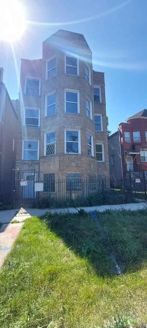 Multi-family house For Sale in 3035, West Washington Boulevard, Chicago, Illinois