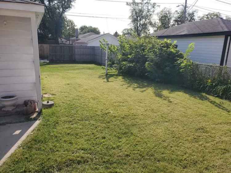 Single-family house For Sale in 505, 47th Avenue, Bellwood, Illinois