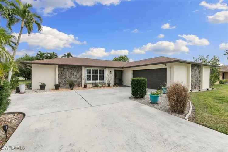 Single-family house For Sale in 241, Dent Drive, East Naples, Florida