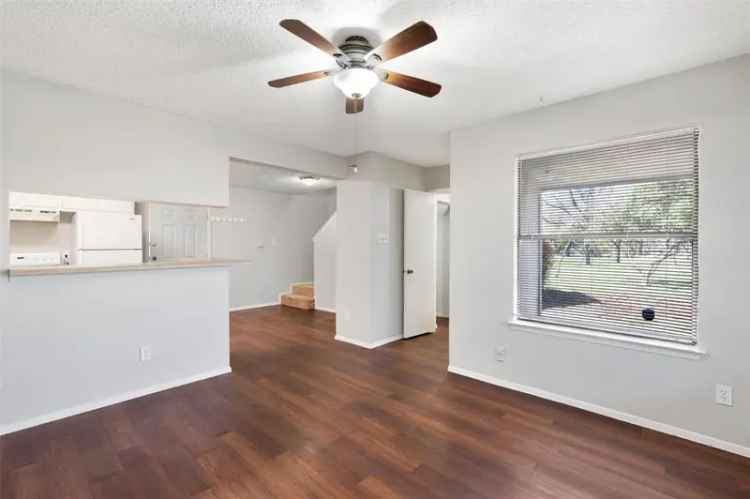 Duplex For Sale in 3009, West Slaughter Lane, Austin, Texas