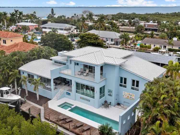 Single-family house For Sale in 705, Jungle Queen Way, Longboat Key, Florida