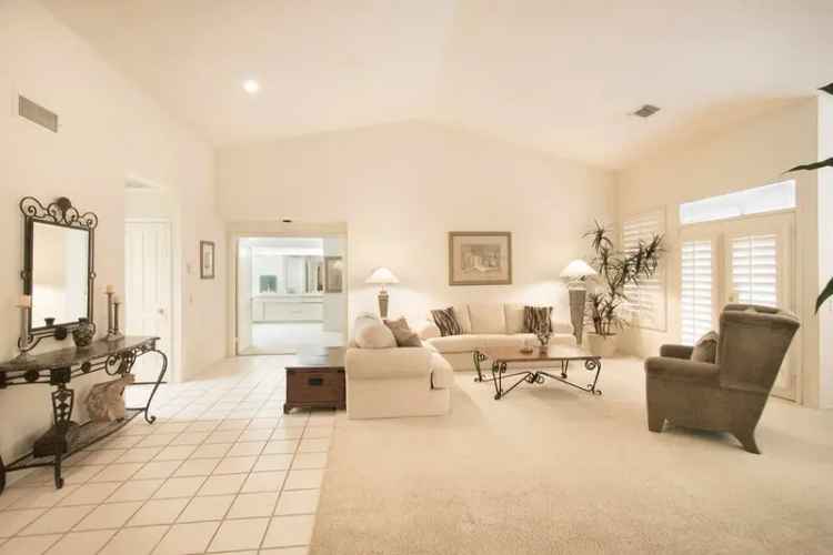 Single-family house For Sale in 373, Links Drive, Palm Desert, California