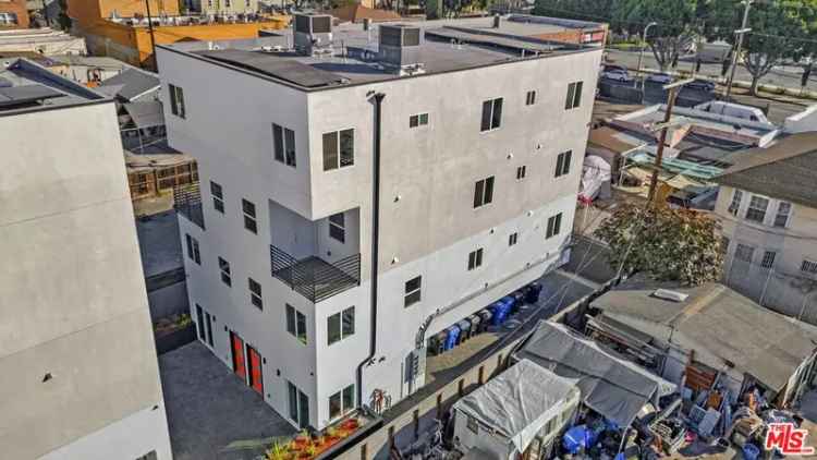 Multi-family house For Sale in 2260, West 15th Street, Los Angeles, California