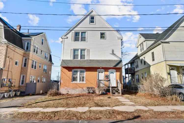 Multi-family house For Sale in 19, Wakefield Court, New Britain, Connecticut