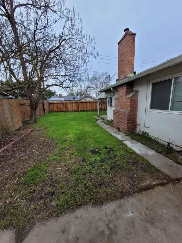 Single-family house For Sale in 1810, 60th Avenue, Sacramento, California