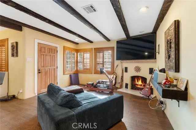 Single-family house For Sale in 22025, Lopez Street, Los Angeles, California