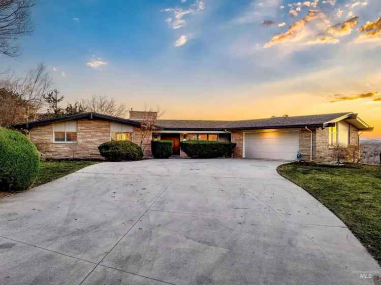 Single-family house For Sale in 2772, East Starcrest Drive, Boise, Idaho