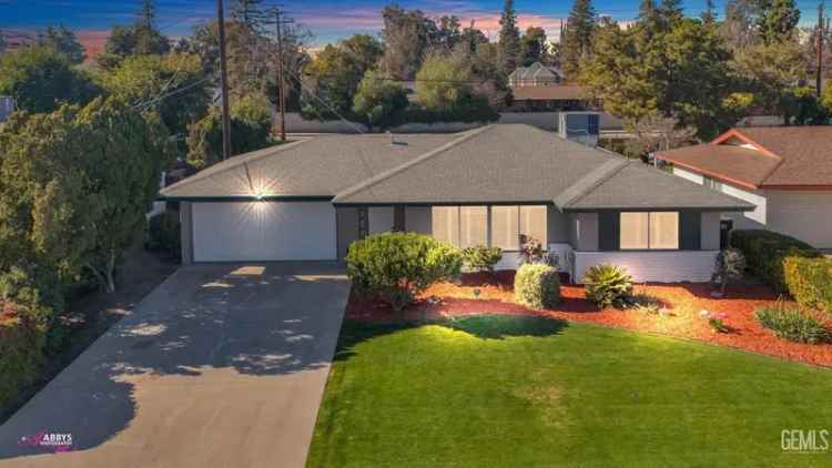 Single-family house For Sale in 317, River Oaks Drive, Bakersfield, California