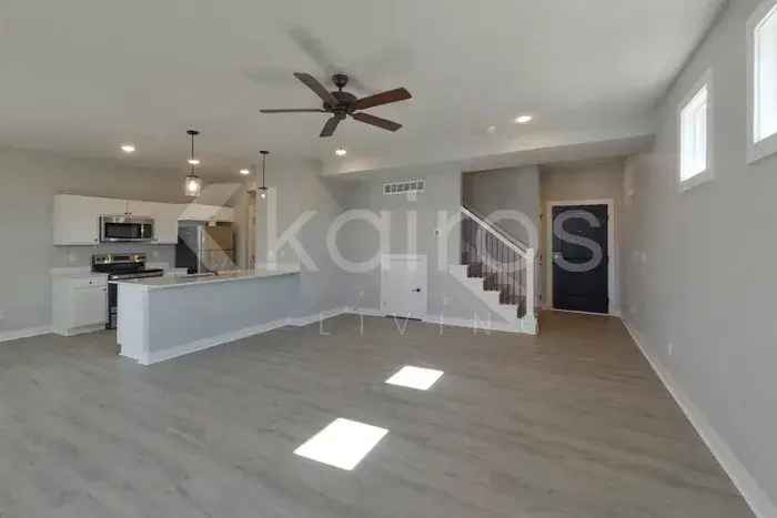 3 Bed 25 Bath Townhouse for Rent - Keyless Locks Smart Thermostat