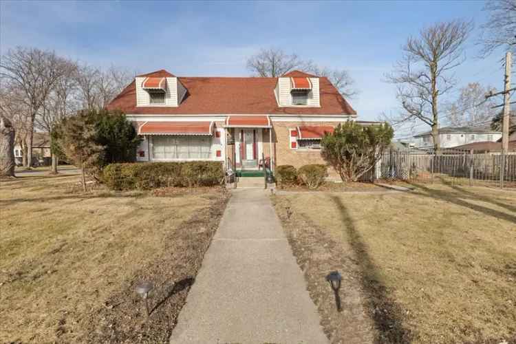 Single-family house For Sale in 1245, South 18th Avenue, Maywood, Illinois