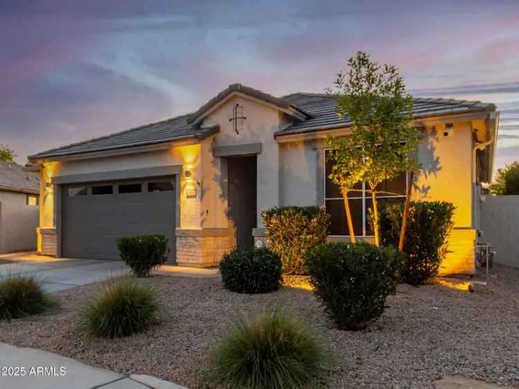 Single-family house For Sale in 18280, North Piccolo Drive, Maricopa, Arizona