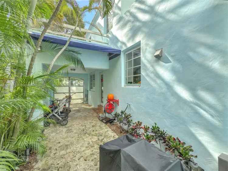 Single-family house For Sale in 479, Northeast 56th Street, Miami, Florida