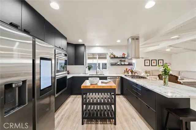 Single-family house For Sale in 5200, Irvine Boulevard, Irvine, California