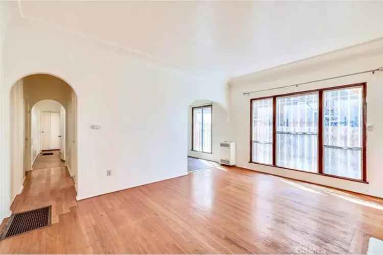 Condo For Sale in Long Beach, California