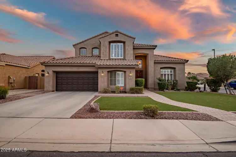 Single-family house For Sale in 339, East Horseshoe Avenue, Gilbert, Arizona