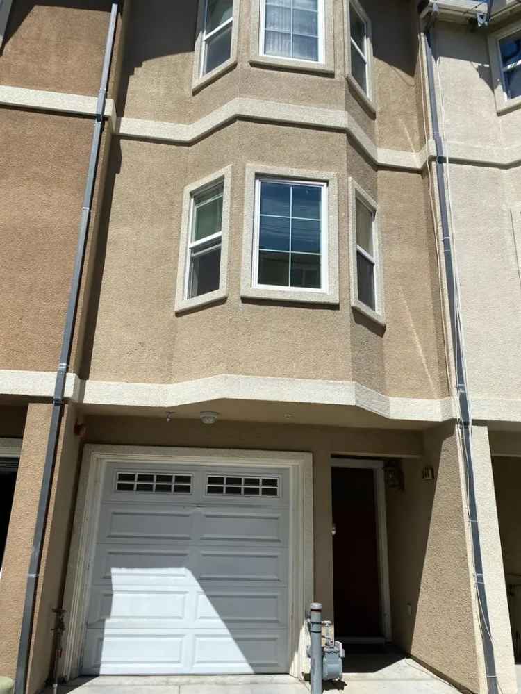 2 Bed 2 Bath Townhouse for Rent - 2 Car Garage