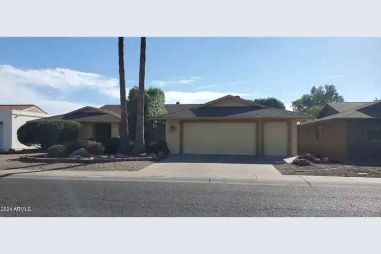 Single-family house For Sale in 13359, West Ballad Drive, Sun City West, Arizona