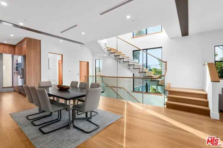 House For Sale in Los Angeles, California