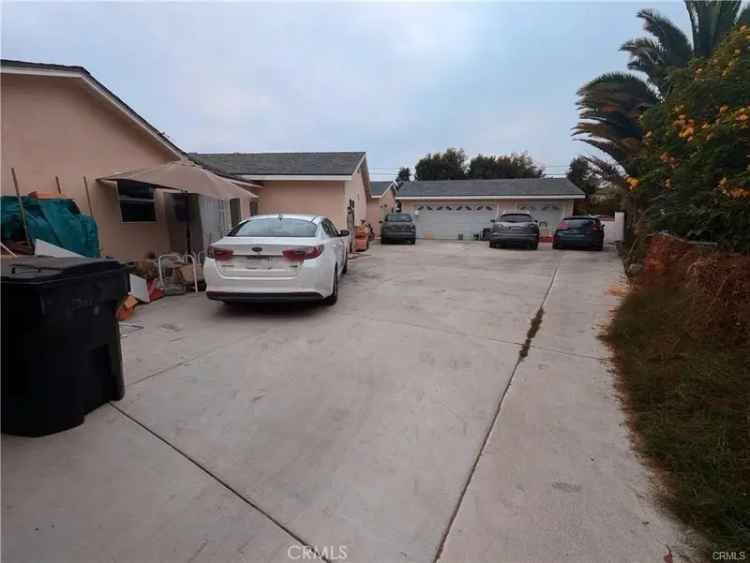 Single-family house For Sale in 9109, Bestel Avenue, Garden Grove, California