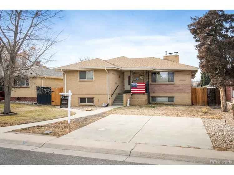 Single-family house For Sale in 1717, Havana Street, Aurora, Colorado