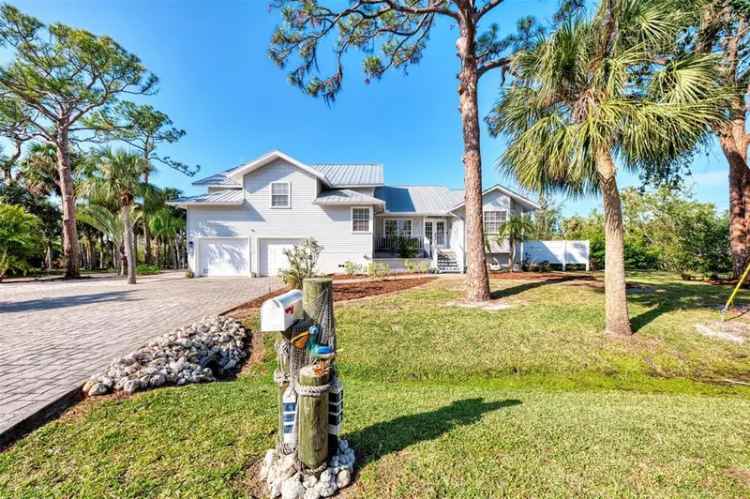 Single-family house For Sale in 668, Alligator Drive, South Venice, Florida