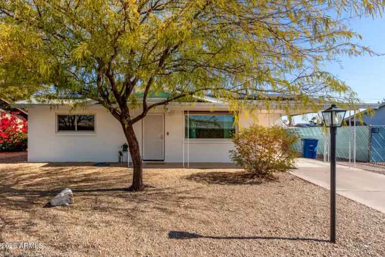 Single-family house For Sale in 1121, South Lawther Drive, Apache Junction, Arizona