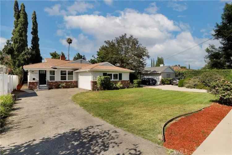 Single-family house For Sale in 13411, Erwin Street, Los Angeles, California