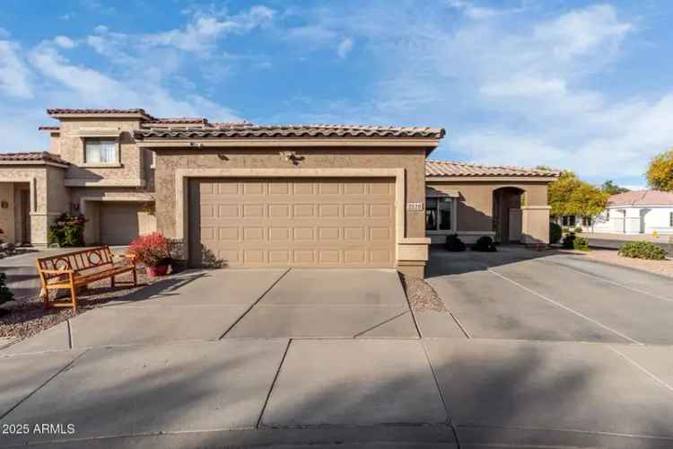 Single-family house For Sale in 2528, East La Costa Drive, Chandler, Arizona