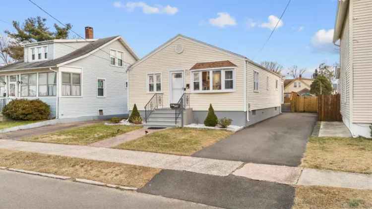 Single-family house For Sale in 214, White Street, West Haven, Connecticut