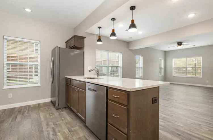 Luxury Townhomes for Rent in UnionFlorence Near I-75