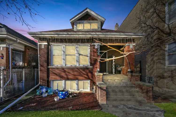 Single-family house For Sale in 6206, South Maplewood Avenue, Chicago, Illinois