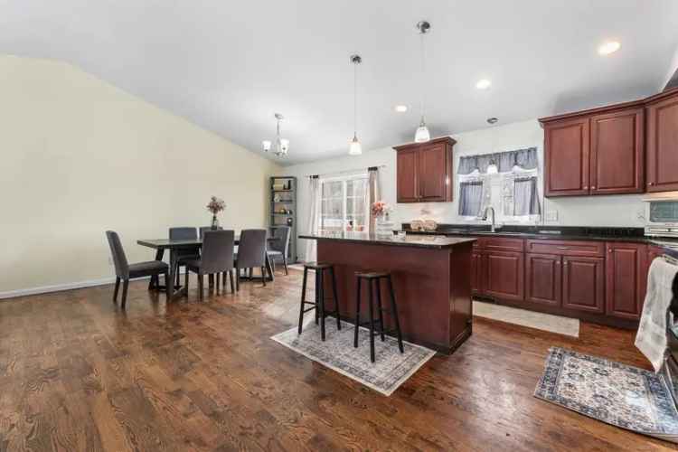 Single-family house For Sale in 106, Shadybrook Lane, Waterbury, Connecticut