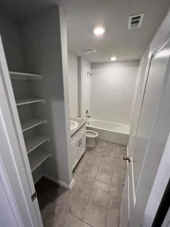 Single-family house For Rent in Azle, Texas