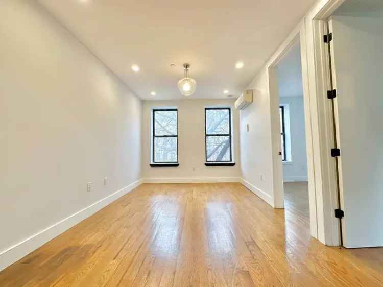 Spacious 2 Bedroom Apartment in Crown Heights