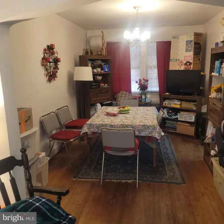 House For Sale in 526, 21st Street Northeast, Washington, District of Columbia