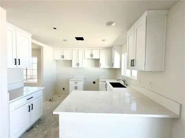 Single-family house For Sale in 10110, Kemper Avenue, Adelanto, California