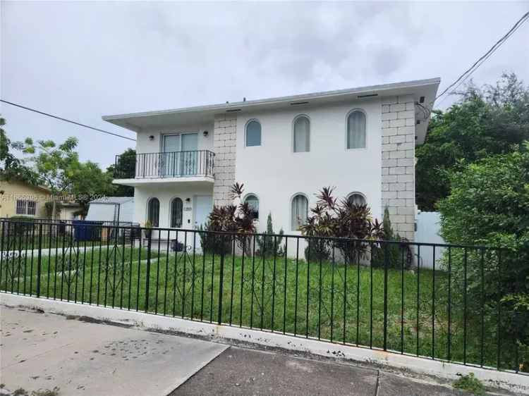 Single-family house For Sale in Miami, Florida