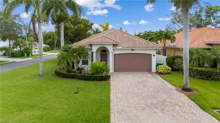 Single-family house For Sale in 603, 104th Avenue North, Florida