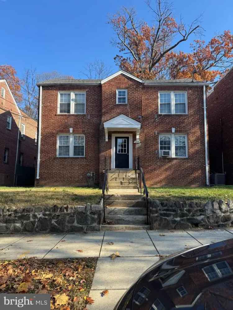 Multi-family house For Sale in 1330, 28th Street Southeast, Washington, District of Columbia