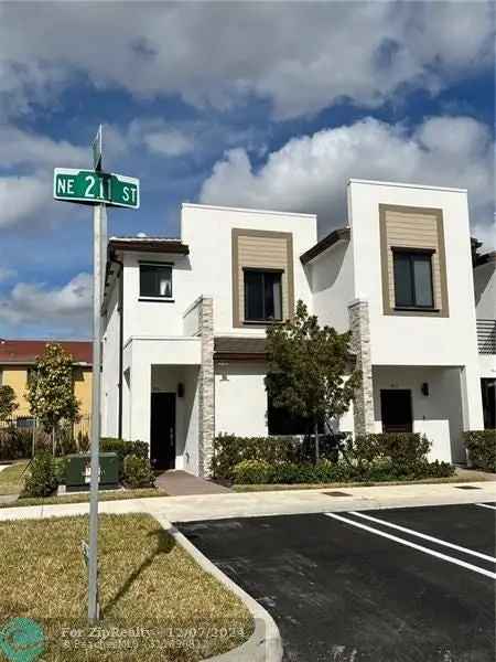 House For Sale in Aventura, Florida