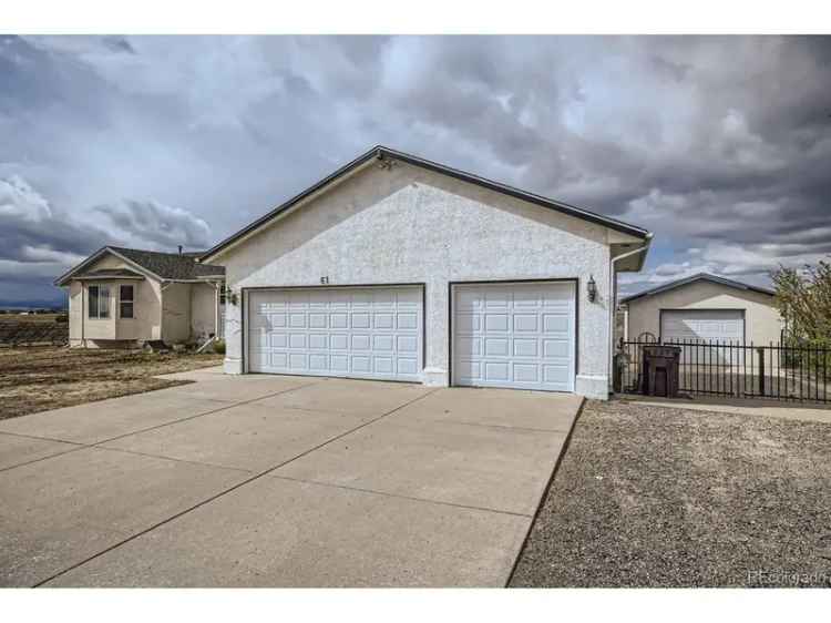 Single-family house For Sale in Pueblo West, Colorado