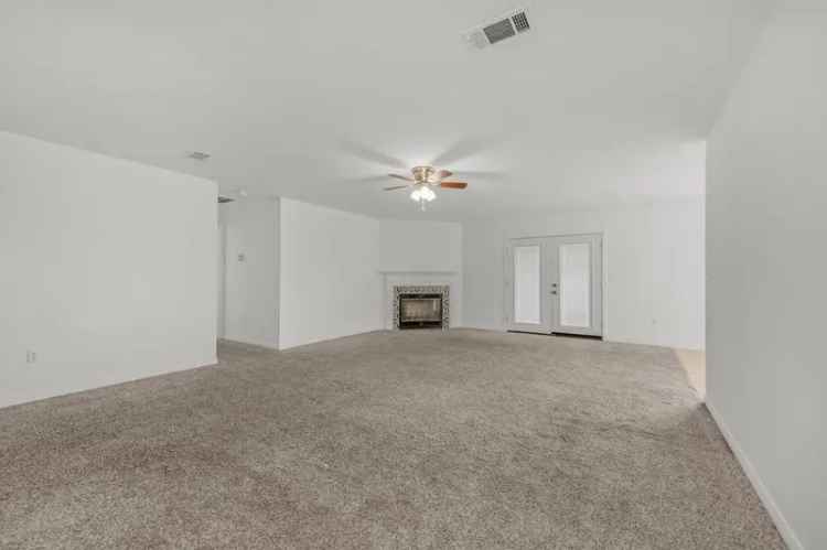 Single-family house For Sale in Crestview, Florida